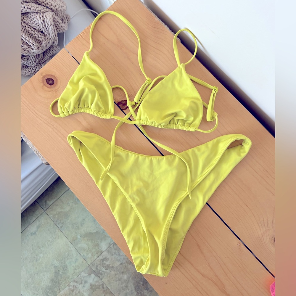 RVCA bikini - size medium 🍋‍🟩